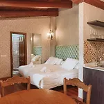 Pilares De Hotel 2*