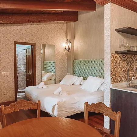 Pilares De Hotel 2*