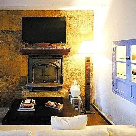 Pilares De Hotel 2*